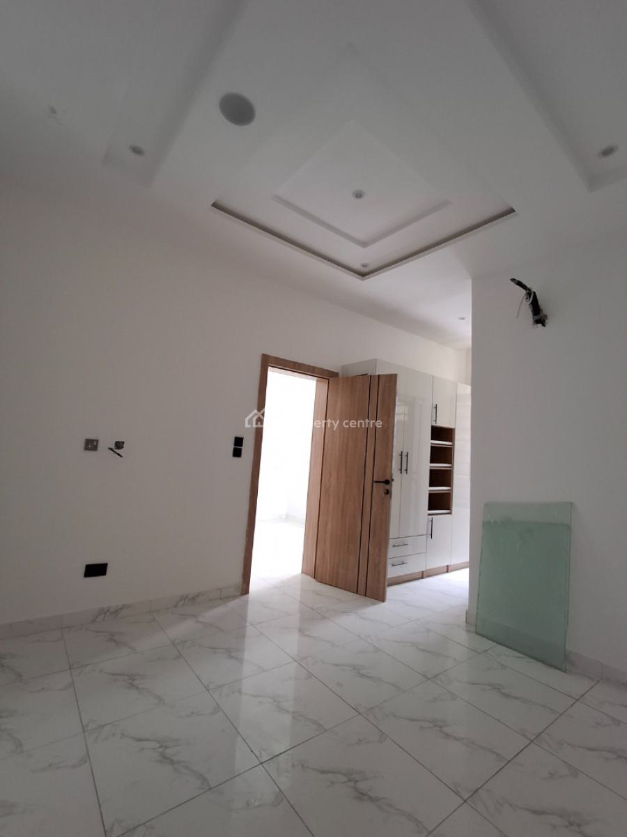 5bed, in a Well-secured Estate, Ologolo, Lekki, Lagos, Terraced Duplex for Sale