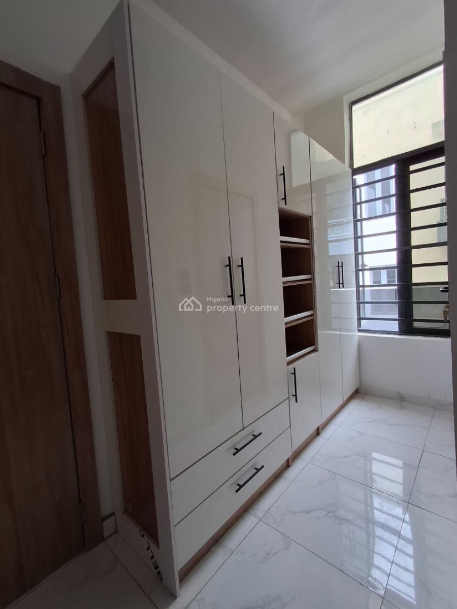 5bed, in a Well-secured Estate, Ologolo, Lekki, Lagos, Terraced Duplex for Sale