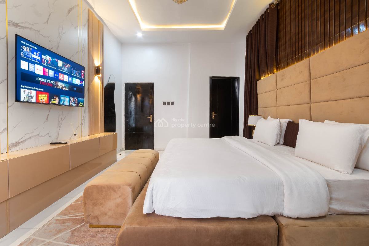 2 Bedroom Apartment with Football Table, Swimming Pool, Gym & Ps5, Lekki, Lagos, Flat / Apartment Short Let