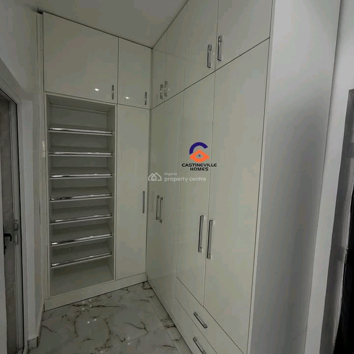 Distress  3 Bedroom Detached Bungalow, Karsana, Abuja, Detached Bungalow for Sale