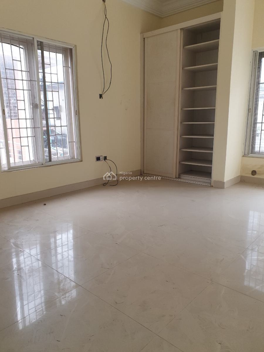 Spacious Service 3 Bedroom with Bq an Personal Inverter, Osapa, Lekki, Lagos, Flat / Apartment for Rent