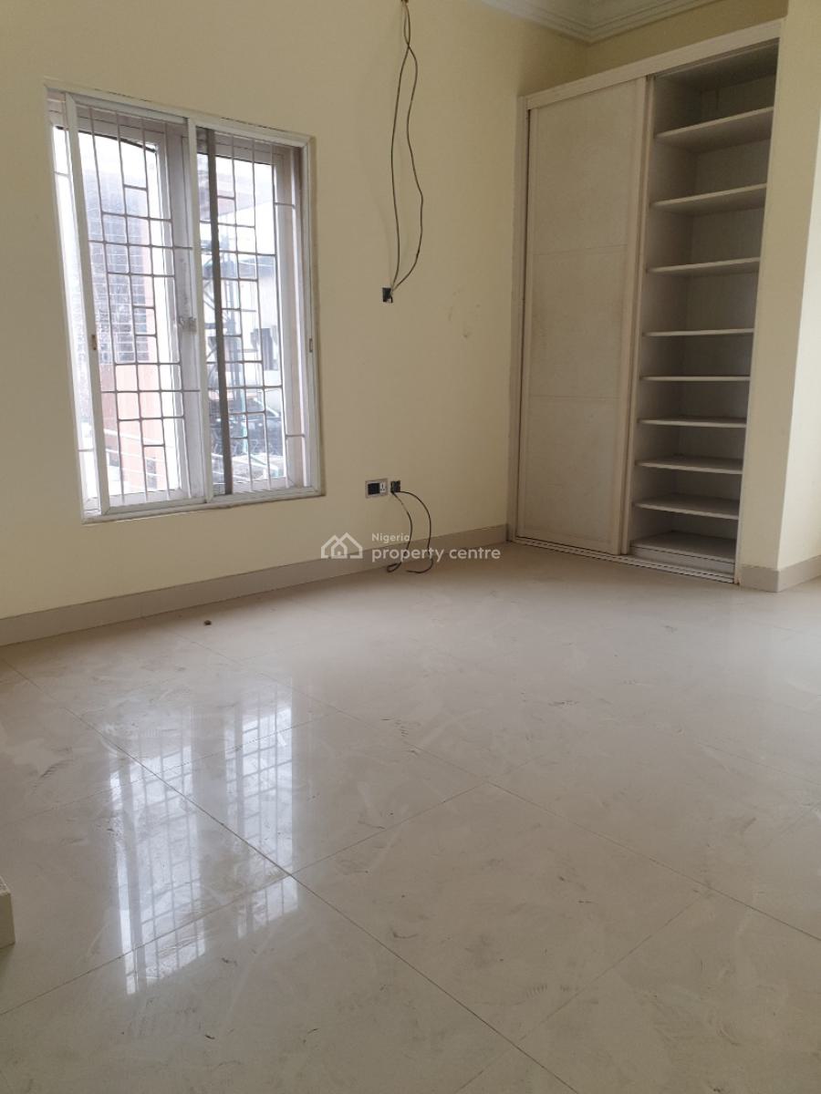 Spacious Service 3 Bedroom with Bq an Personal Inverter, Osapa, Lekki, Lagos, Flat / Apartment for Rent