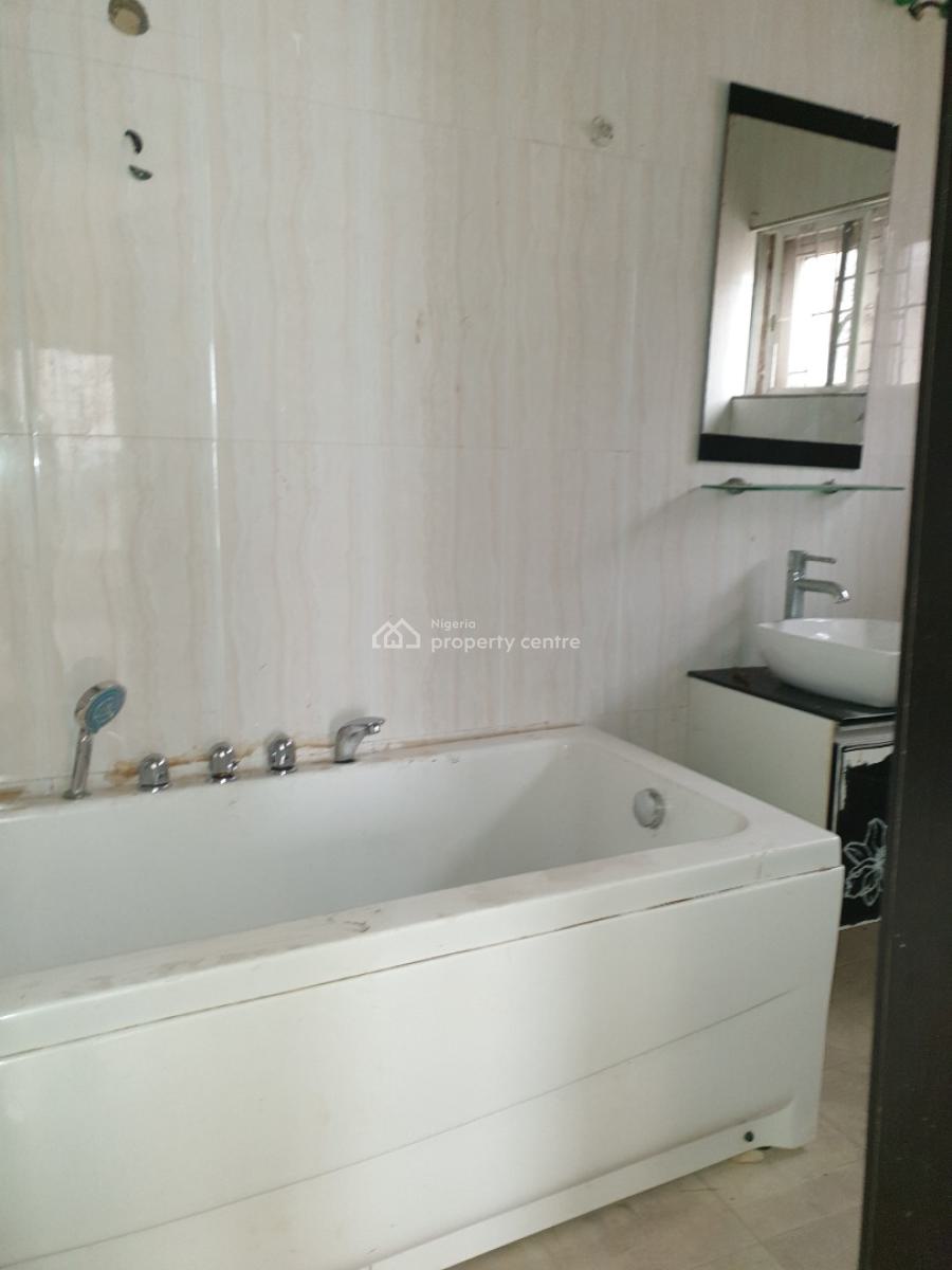 Spacious Service 3 Bedroom with Bq an Personal Inverter, Osapa, Lekki, Lagos, Flat / Apartment for Rent