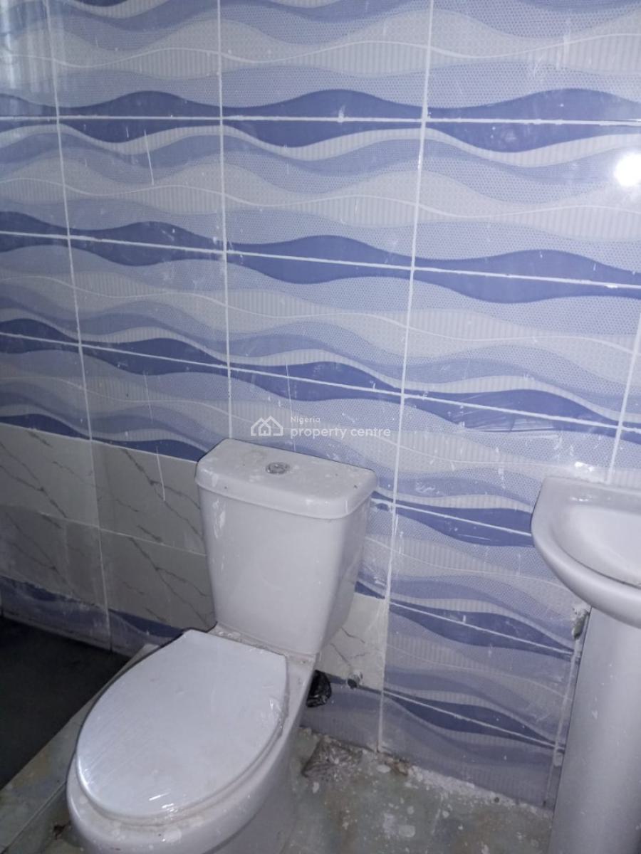 Spacious Self Serviced 3 Bedroom Apartment in a Gated and Secured Area, in an Estate, Agungi, Lekki, Lagos, Flat / Apartment for Rent