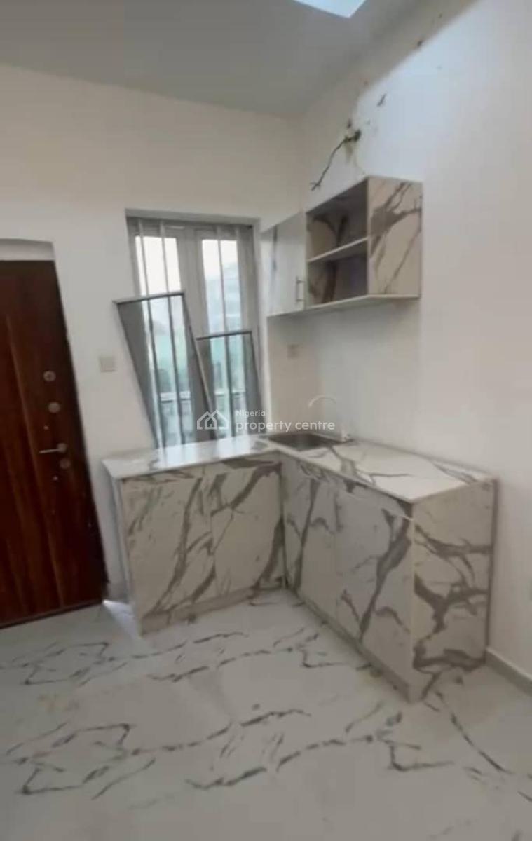 Luxury Spacious Room and Parlor Upstairs, Kunsela, Ikate, Lekki, Lagos, Flat / Apartment for Rent