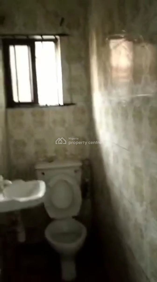 Specious & Neat 3-bedroom Flat (ground Floor), Obanikoro Estate, Obanikoro, Shomolu, Lagos, Flat / Apartment for Rent