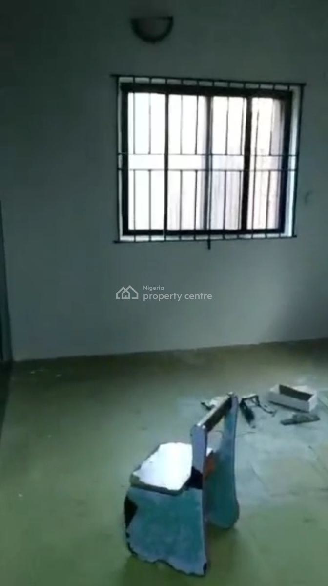 Specious & Neat 3-bedroom Flat (ground Floor), Obanikoro Estate, Obanikoro, Shomolu, Lagos, Flat / Apartment for Rent