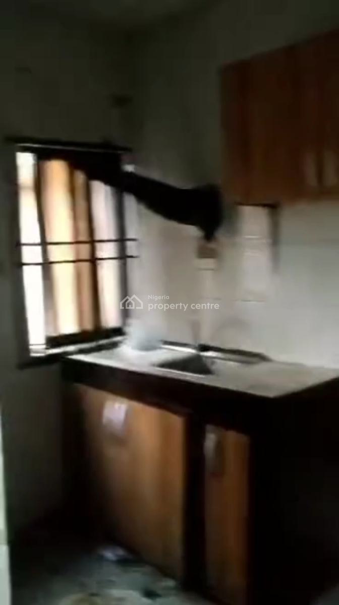 Specious & Neat 3-bedroom Flat (ground Floor), Obanikoro Estate, Obanikoro, Shomolu, Lagos, Flat / Apartment for Rent