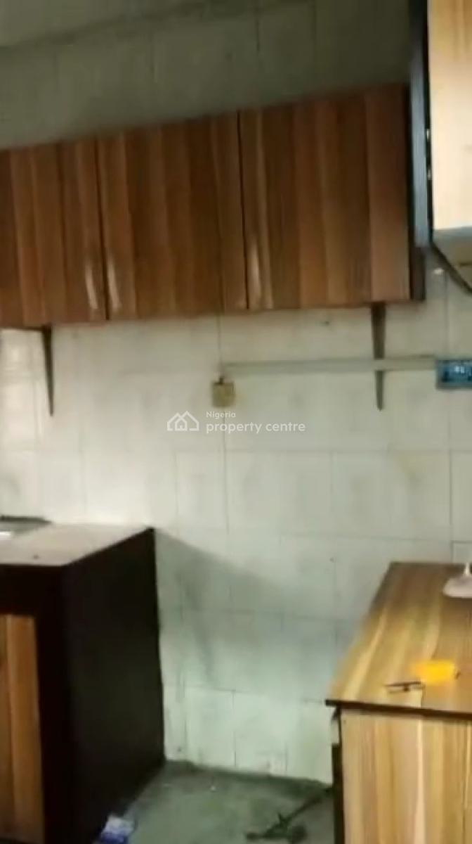 Specious & Neat 3-bedroom Flat (ground Floor), Obanikoro Estate, Obanikoro, Shomolu, Lagos, Flat / Apartment for Rent
