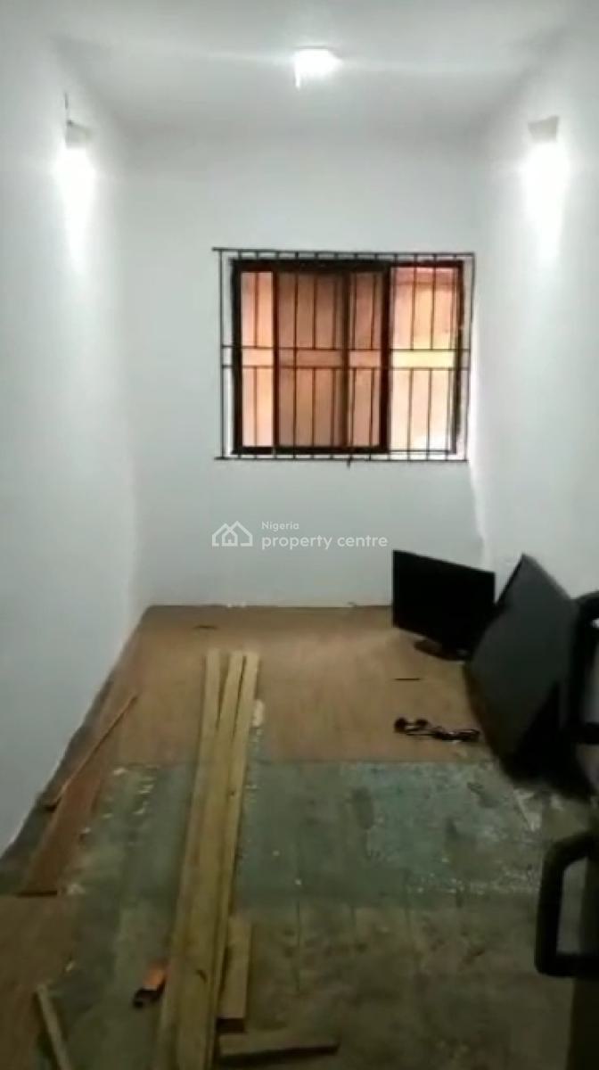 Specious & Neat 3-bedroom Flat (ground Floor), Obanikoro Estate, Obanikoro, Shomolu, Lagos, Flat / Apartment for Rent