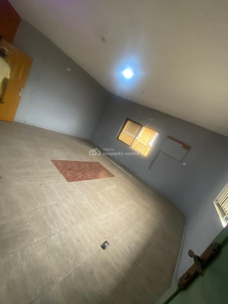 Old But Well Maintained 3 Bedroom Apartment Upstairs, Adekunle Kuye, Surulere, Lagos, Flat / Apartment for Rent
