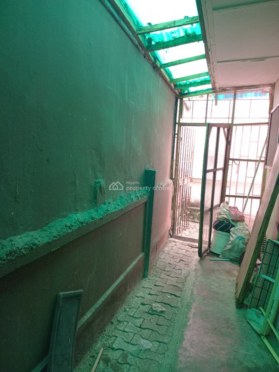 an Executive One Room Self Contain Within a Serene Residential Estate, Surulere Way, Dolphin Estate, Ikoyi, Lagos, Self Contain (single Rooms) for Rent