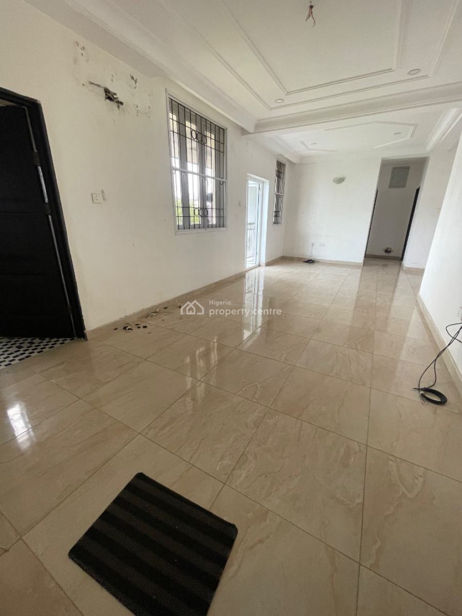 2 Bedroom Upstairs, Right Handside, Lekki Phase 1, Lekki, Lagos, Flat / Apartment for Rent