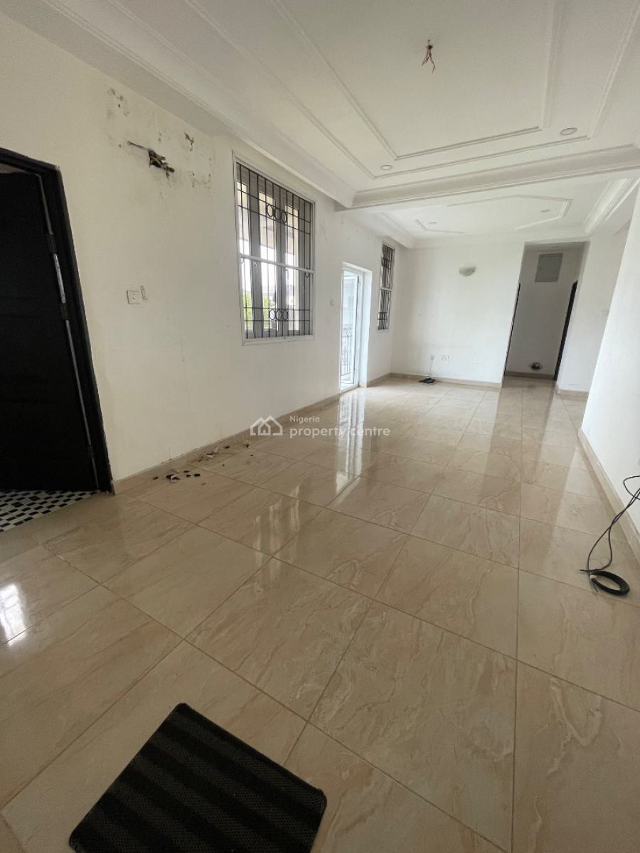 2 Bedroom Upstairs, Right Handside, Lekki Phase 1, Lekki, Lagos, Flat / Apartment for Rent
