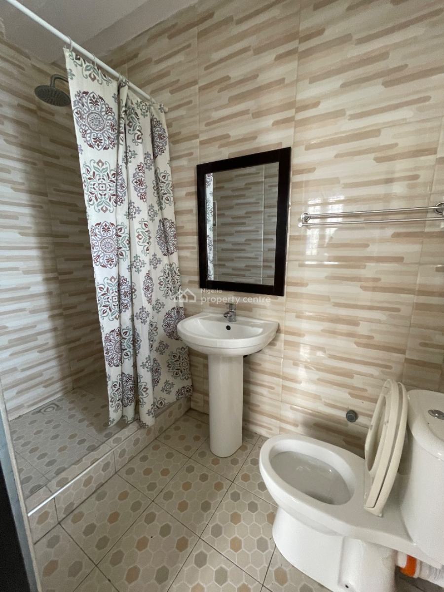 2 Bedroom Upstairs, Right Handside, Lekki Phase 1, Lekki, Lagos, Flat / Apartment for Rent