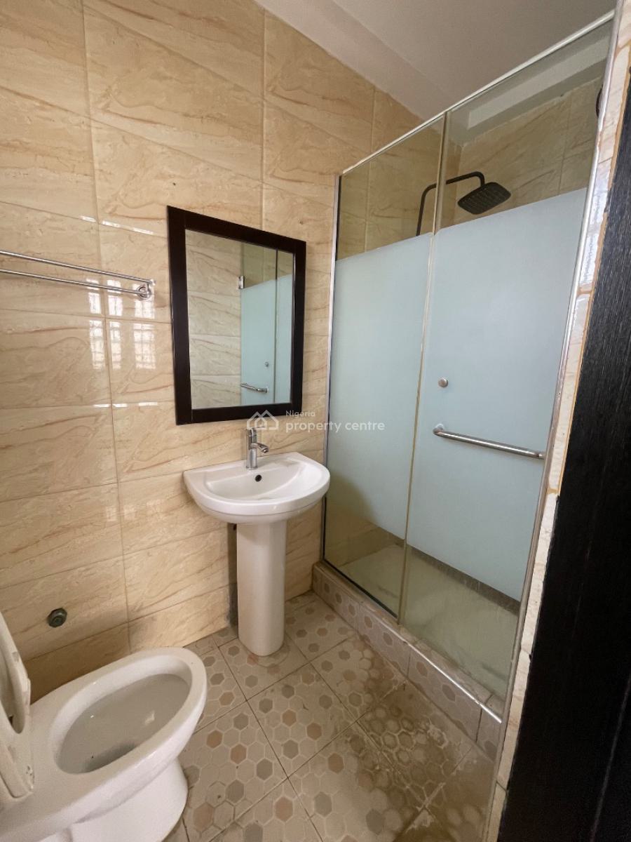 2 Bedroom Upstairs, Right Handside, Lekki Phase 1, Lekki, Lagos, Flat / Apartment for Rent
