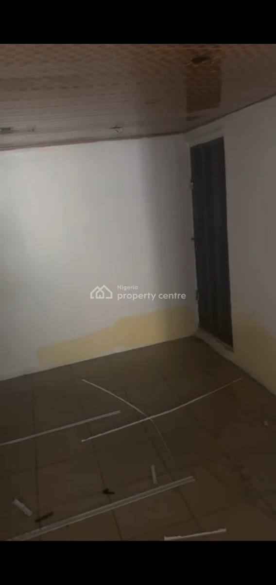 Spacious Shop @ Ogudu Road, Ogudu Road, Ogudu, Lagos, Shop for Rent