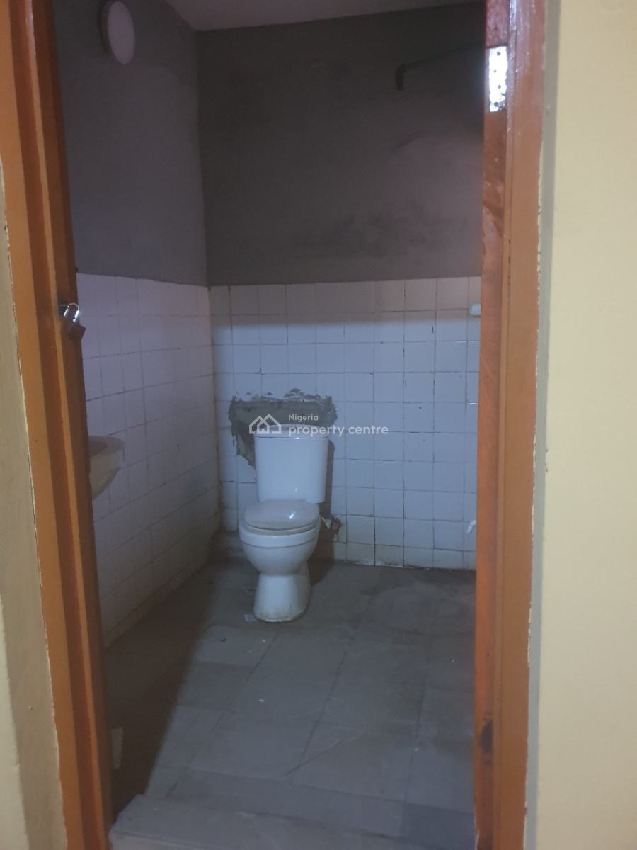 4bedroom Apartment, Ajao Estate, Isolo, Lagos, Flat / Apartment for Rent