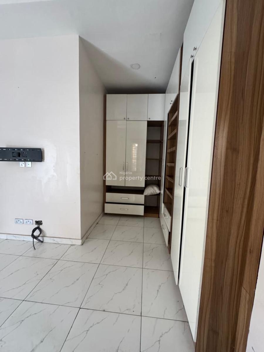 Very Big Master Bedroom, Tatiana Court, Lekki, Lagos, Flat / Apartment for Rent