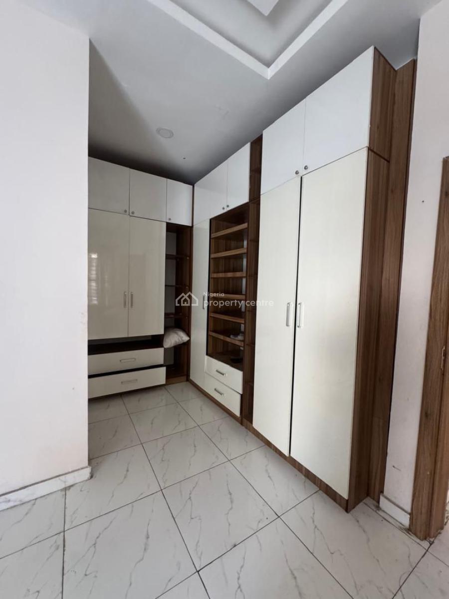 Very Big Master Bedroom, Tatiana Court, Lekki, Lagos, Flat / Apartment for Rent