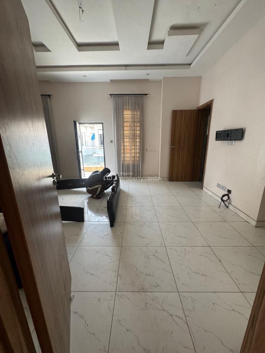 Very Big Master Bedroom, Tatiana Court, Lekki, Lagos, Flat / Apartment for Rent