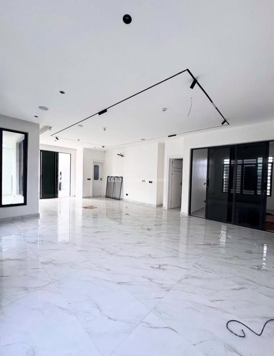 Luxuriously New 4 Bedroom Penthouse + 1 Bq, Lekki Phase 1, Lekki, Lagos, Flat / Apartment for Sale