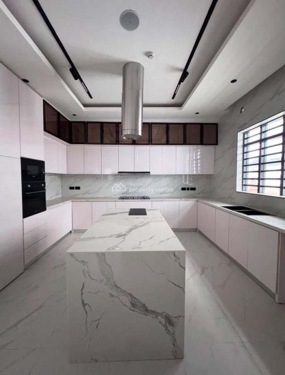 Luxuriously New 4 Bedroom Penthouse + 1 Bq, Lekki Phase 1, Lekki, Lagos, Flat / Apartment for Sale