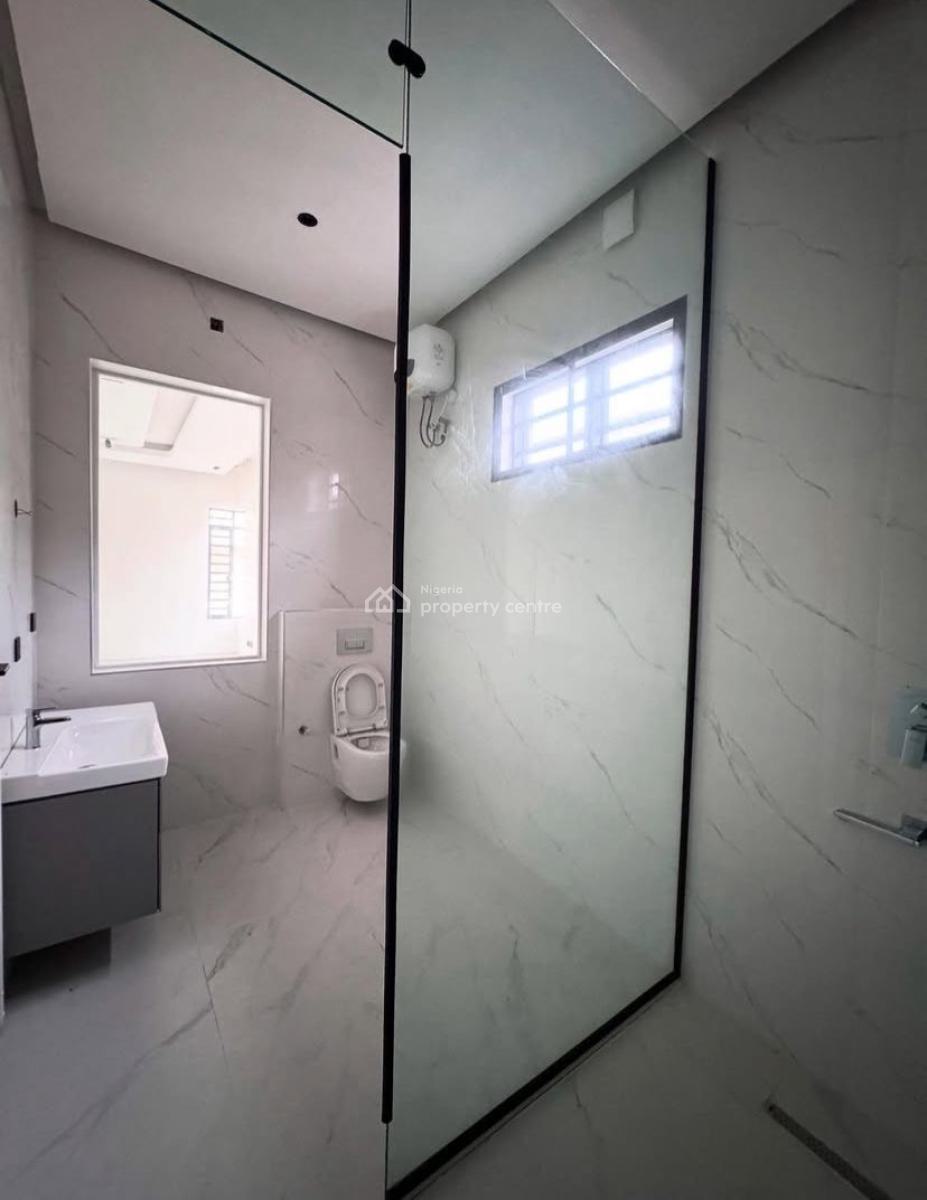 Luxuriously New 4 Bedroom Penthouse + 1 Bq, Lekki Phase 1, Lekki, Lagos, Flat / Apartment for Sale