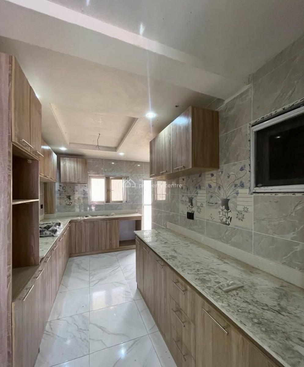 Well- Built One Bedroom Apartment, Lekki Phase 1, Lekki, Lagos, Flat / Apartment for Rent