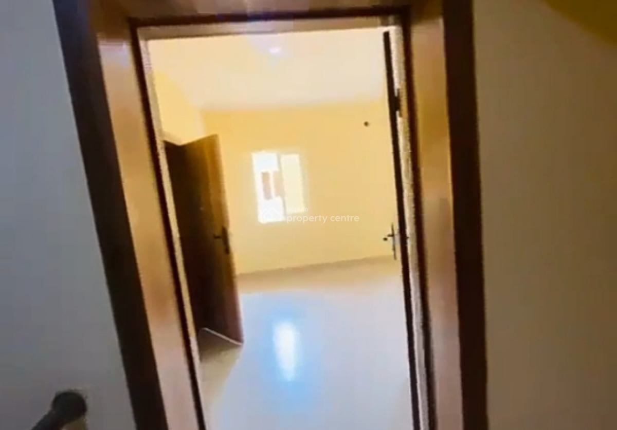 Standard Room ( Upstairs) - Video Available, Grand Court Estate Orchid Road, Lekki, Lagos, Self Contain (single Rooms) for Rent