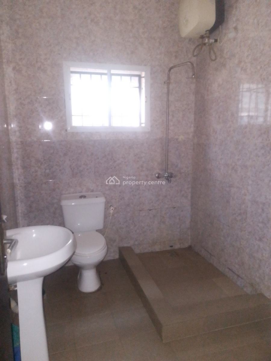Well Maintained 3 Bedroom Flat, Majek Area.., Sangotedo, Ajah, Lagos, Flat / Apartment for Rent