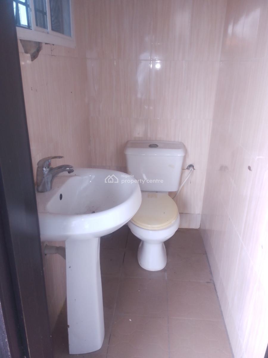 Well Maintained 3 Bedroom Flat, Majek Area.., Sangotedo, Ajah, Lagos, Flat / Apartment for Rent