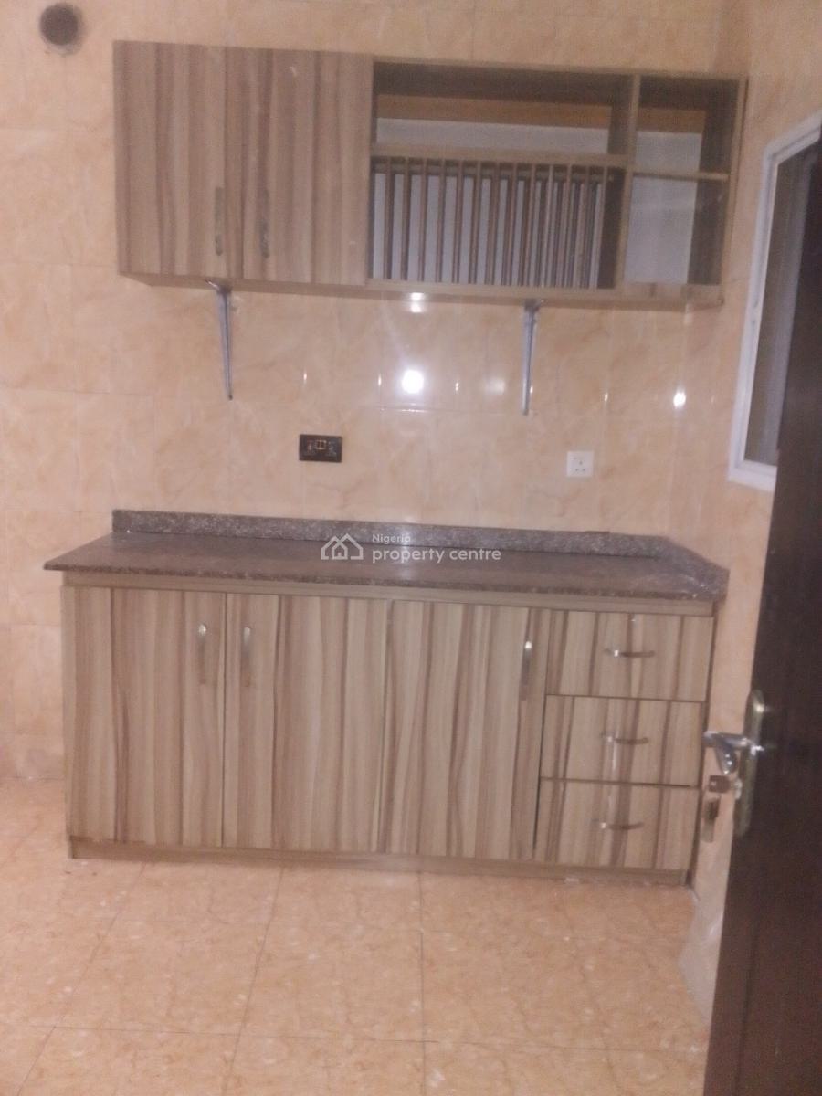 Well Maintained 3 Bedroom Flat, Majek Area.., Sangotedo, Ajah, Lagos, Flat / Apartment for Rent