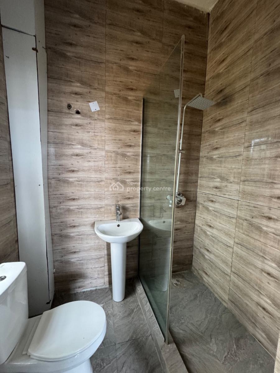 Spacious 2 Bedroom Apartment, Ologolo, Lekki, Lagos, Flat / Apartment for Rent