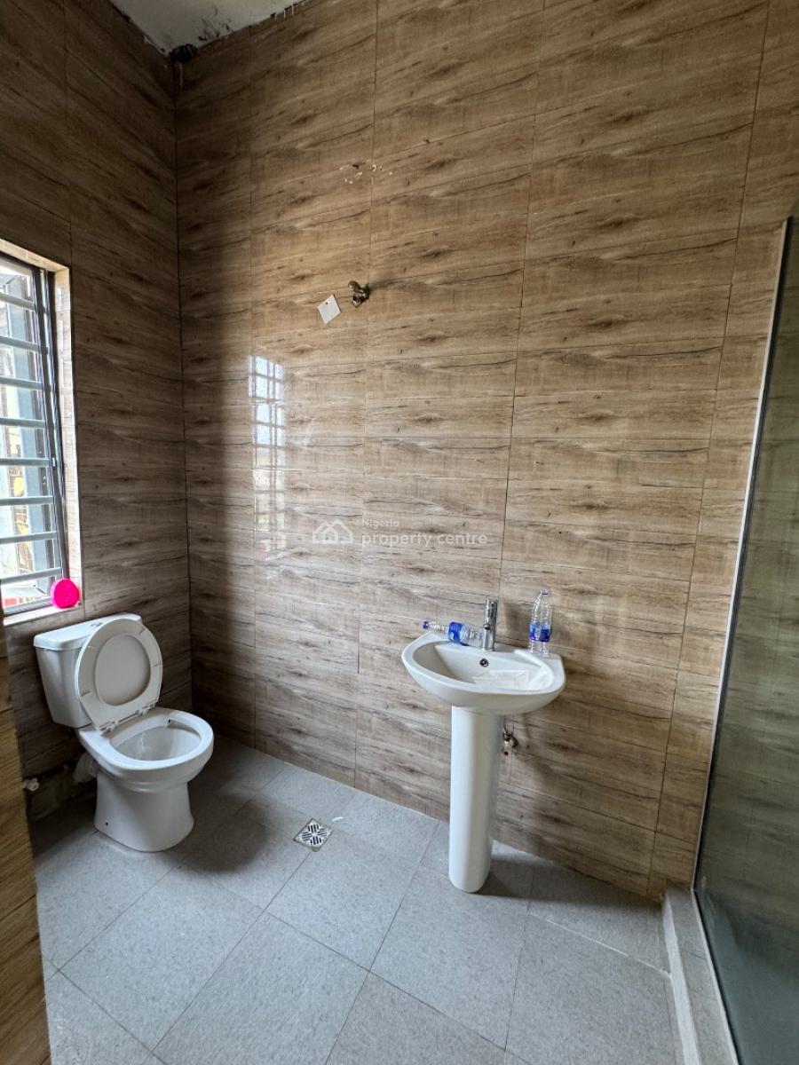 Spacious 2 Bedroom Apartment, Ologolo, Lekki, Lagos, Flat / Apartment for Rent