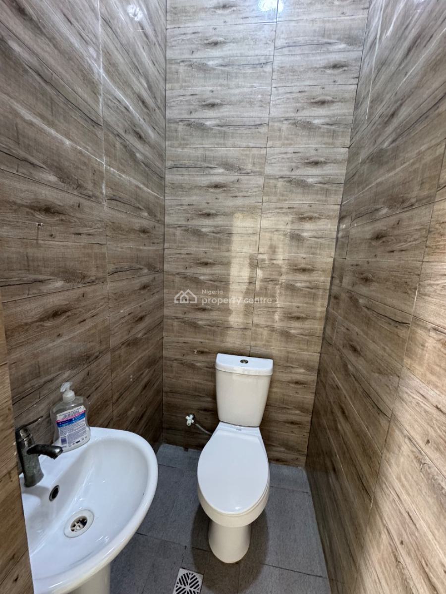 Spacious 2 Bedroom Apartment, Ologolo, Lekki, Lagos, Flat / Apartment for Rent