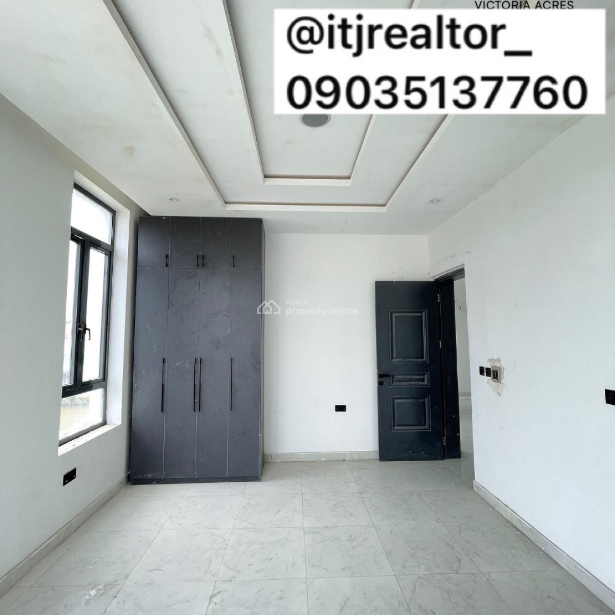 Lovely 2 Bedroom Apartment with Swimming Pool and Bq, Lekki Phase 1, Lekki, Lagos, Block of Flats for Sale