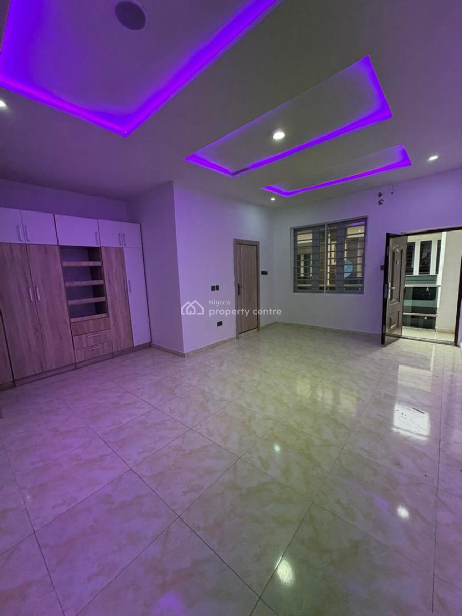 Standard N Massive Master Bedroom in a Duplex Shared Apt, Royal Pine Estate Gate 3 Orchid Road, Lekki, Lagos, Self Contain (single Rooms) for Rent