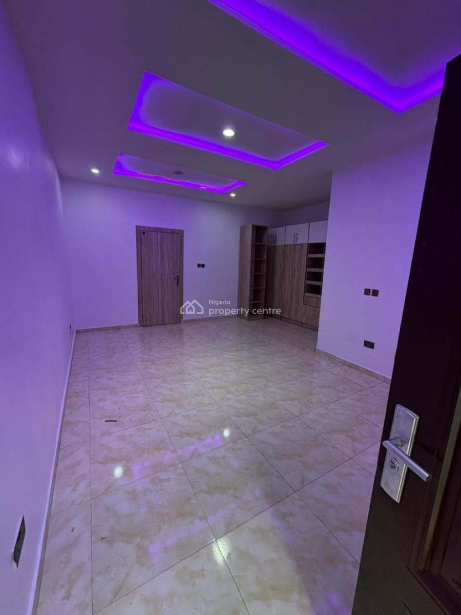 Standard N Massive Master Bedroom in a Duplex Shared Apt, Royal Pine Estate Gate 3 Orchid Road, Lekki, Lagos, Self Contain (single Rooms) for Rent