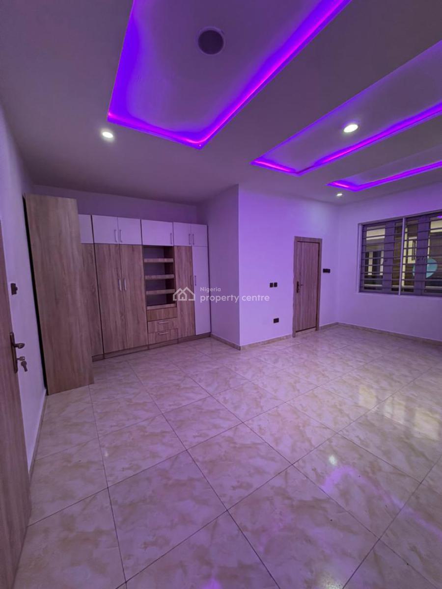 Standard N Massive Master Bedroom in a Duplex Shared Apt, Royal Pine Estate Gate 3 Orchid Road, Lekki, Lagos, Self Contain (single Rooms) for Rent