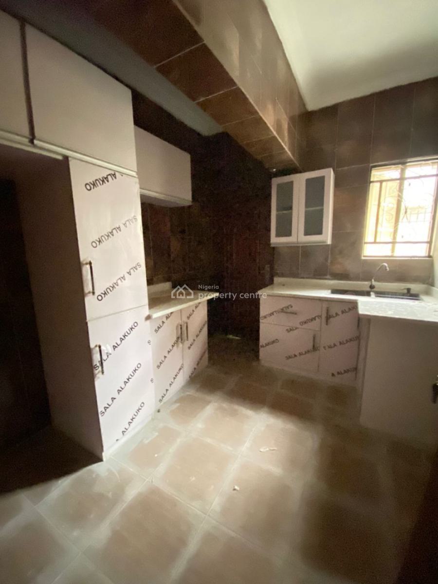 Nice 3 Bedroom Apartment, Lekki Phase 1, Lekki, Lagos, Flat / Apartment for Rent