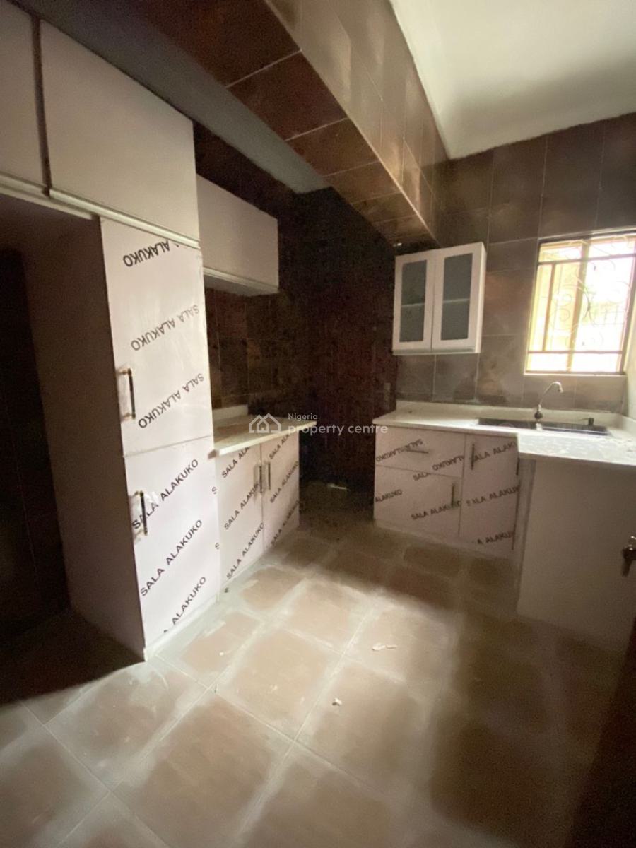 Nice 3 Bedroom Apartment, Lekki Phase 1, Lekki, Lagos, Flat / Apartment for Rent