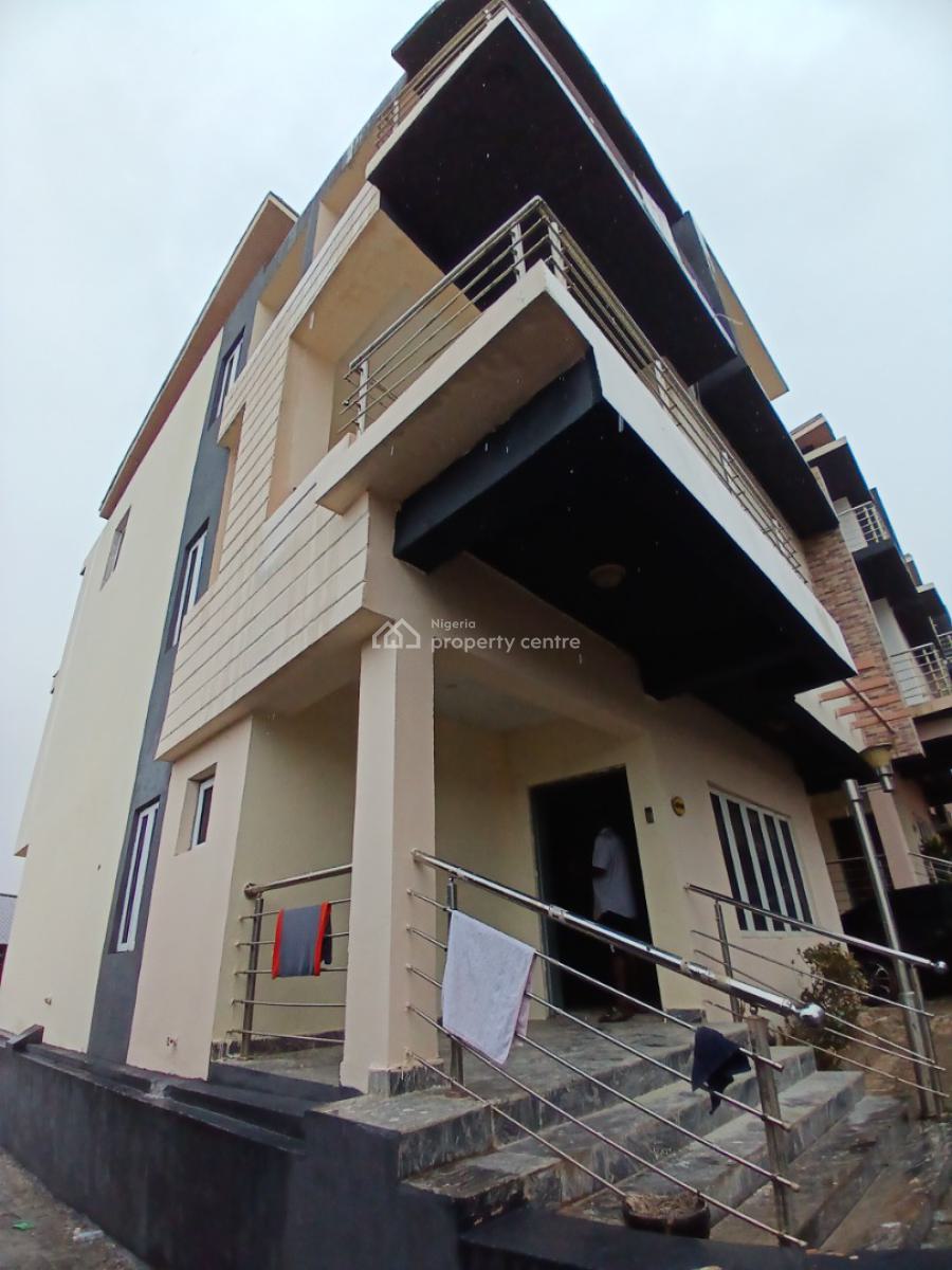 Well Renovated 4 Bedroom Semi Detached Duplex with 1room Bq, Guzape Abuja Diplomatic Zone, Guzape District, Abuja, Semi-detached Duplex for Rent