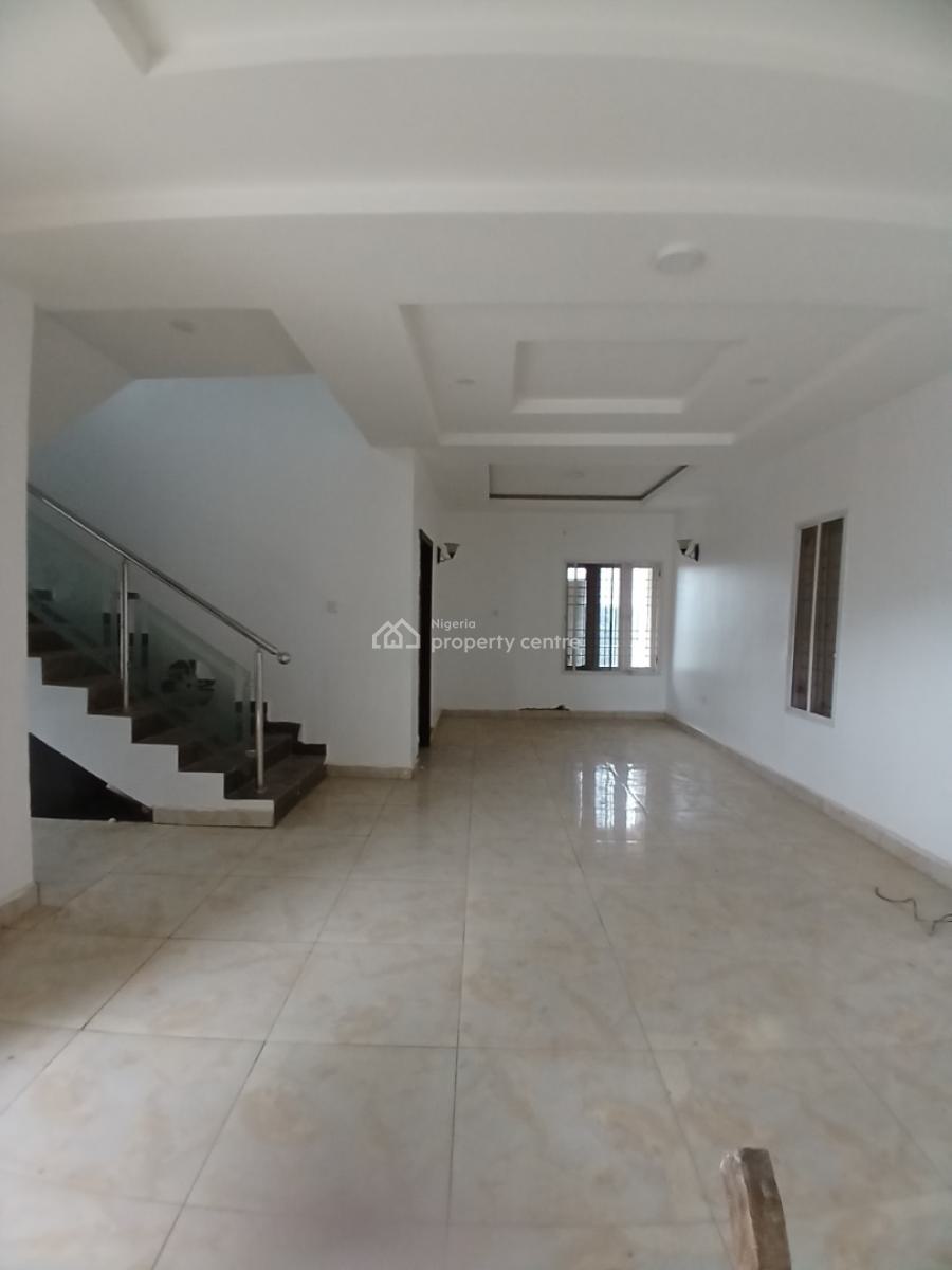 Well Renovated 4 Bedroom Semi Detached Duplex with 1room Bq, Guzape Abuja Diplomatic Zone, Guzape District, Abuja, Semi-detached Duplex for Rent