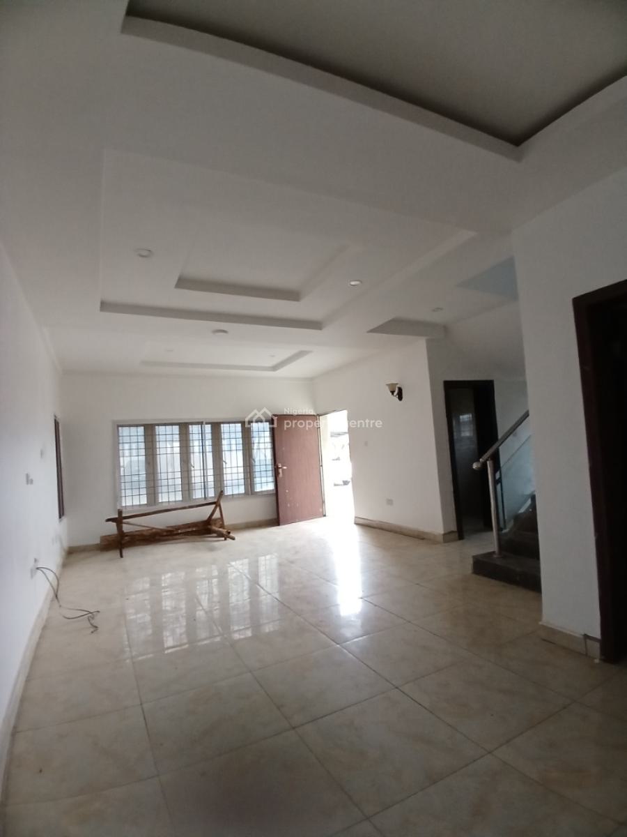 Well Renovated 4 Bedroom Semi Detached Duplex with 1room Bq, Guzape Abuja Diplomatic Zone, Guzape District, Abuja, Semi-detached Duplex for Rent