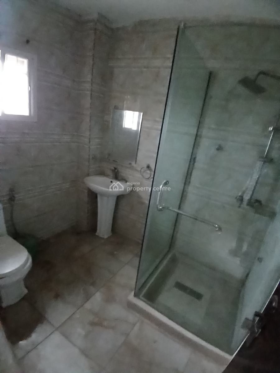 Well Renovated 4 Bedroom Semi Detached Duplex with 1room Bq, Guzape Abuja Diplomatic Zone, Guzape District, Abuja, Semi-detached Duplex for Rent