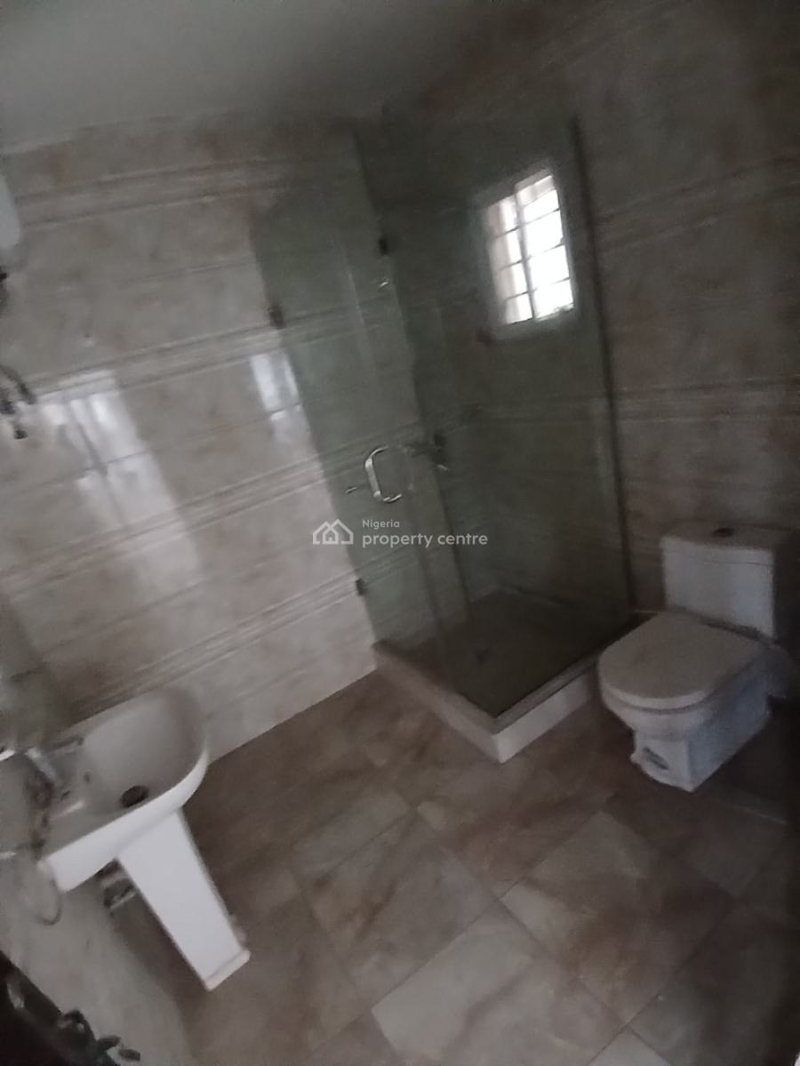 Well Renovated 4 Bedroom Semi Detached Duplex with 1room Bq, Guzape Abuja Diplomatic Zone, Guzape District, Abuja, Semi-detached Duplex for Rent