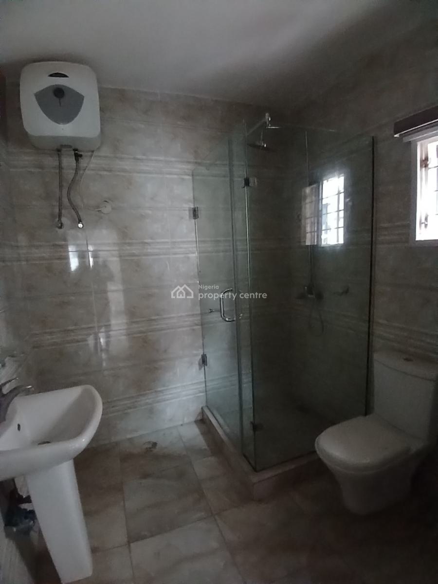 Well Renovated 4 Bedroom Semi Detached Duplex with 1room Bq, Guzape Abuja Diplomatic Zone, Guzape District, Abuja, Semi-detached Duplex for Rent