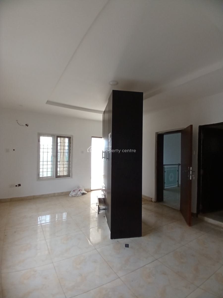 Well Renovated 4 Bedroom Semi Detached Duplex with 1room Bq, Guzape Abuja Diplomatic Zone, Guzape District, Abuja, Semi-detached Duplex for Rent