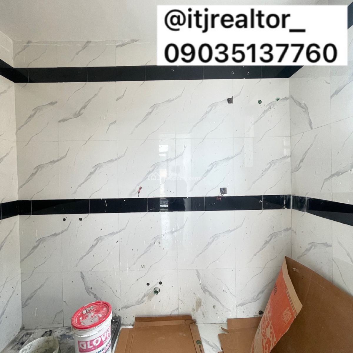 Lovely 2 Bedroom Apartment with Bq, Lekki Phase 1, Lekki Phase 1, Lekki, Lagos, Block of Flats for Sale